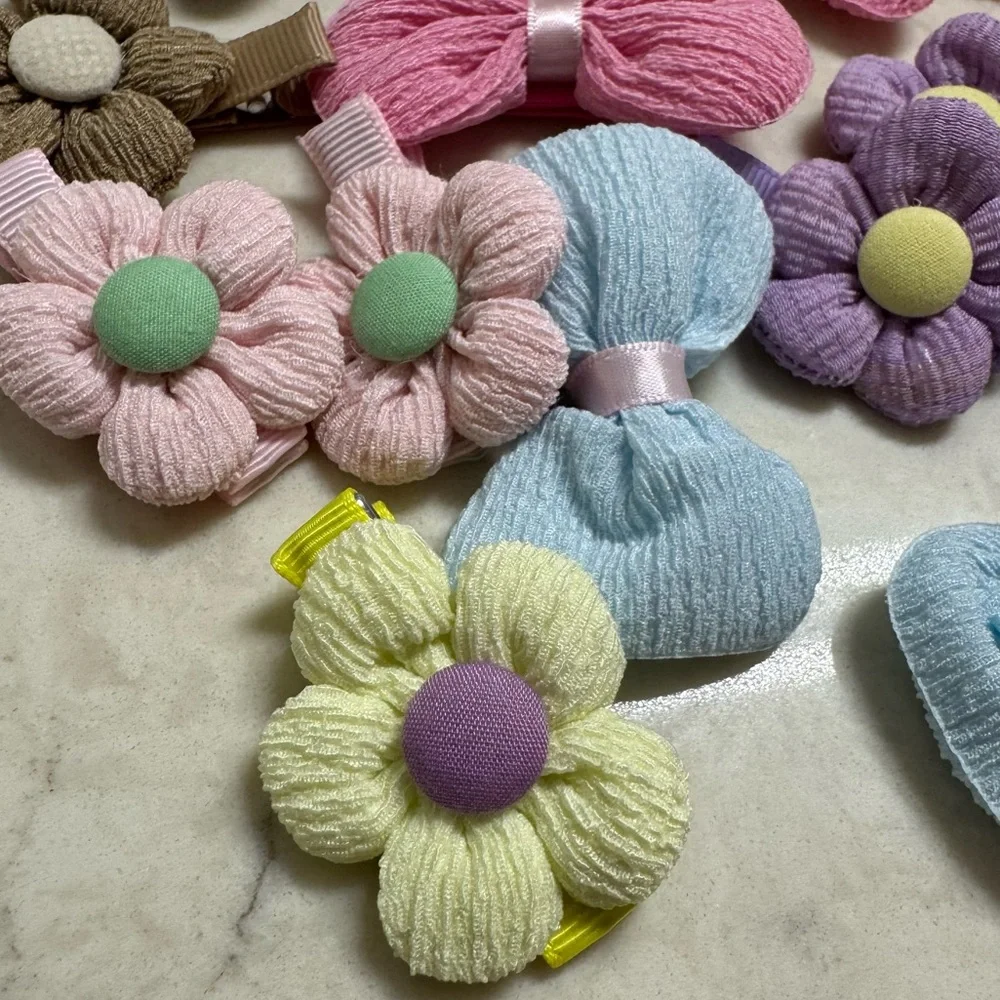 🌸 24-Piece Handmade Hair Clip Set | 8 Flower Pairs & 4 Bow Pairs 🎀 - Picture 15 of 16